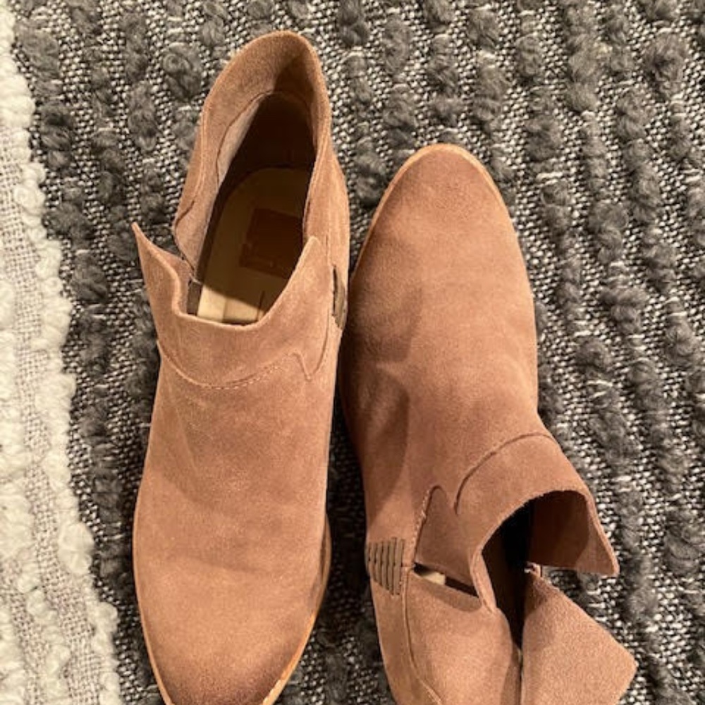 BRAND NEW - Dolce Vita Booties